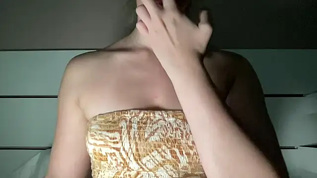 Snapshot of petiteetoile chatting on June 30, 2026, 8:37 am petiteetoile online show from June 30, 2026, 8:37 am
