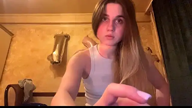 Snapshot of LovelySilk_63 chatting on May 6, 2026, 6:46 pm LovelySilk 63 online show from May 6, 2026, 6:46 pm