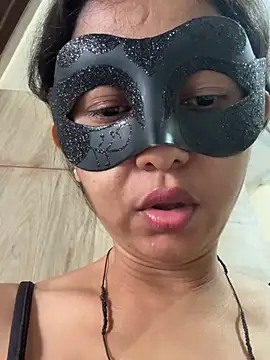 raavigirl online show from April 5, 2026, 7:05 am