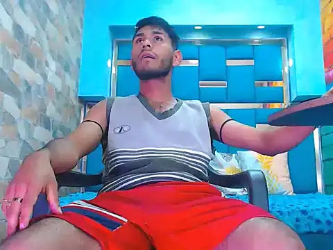 Snapshot of warmNoah chatting on February 13, 2026, 7:32 pm warmNoah online show from February 13, 2026, 7:32 pm