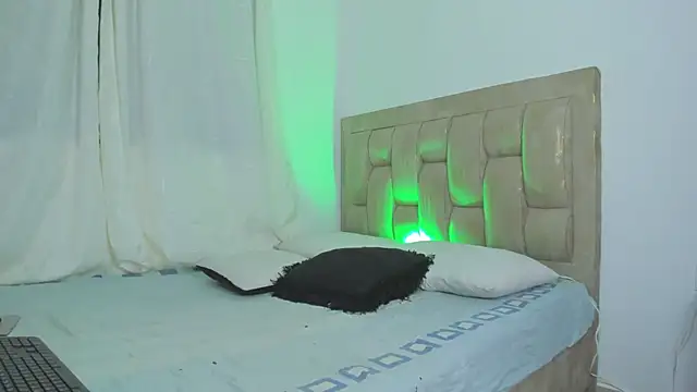 LatinoDark online show from February 9, 2026, 3:43 am