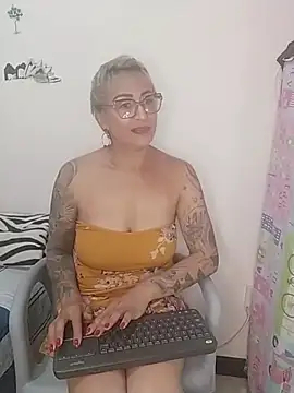 Snapshot of Charlotte_gray_ chatting on February 19, 2026, 10:50 pm Charlotte gray online show from February 19, 2026, 10:50 pm