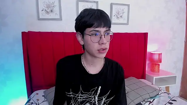 Snapshot of Demian_Hush chatting on February 17, 2026, 7:20 pm Demian Hush online show from February 17, 2026, 7:20 pm