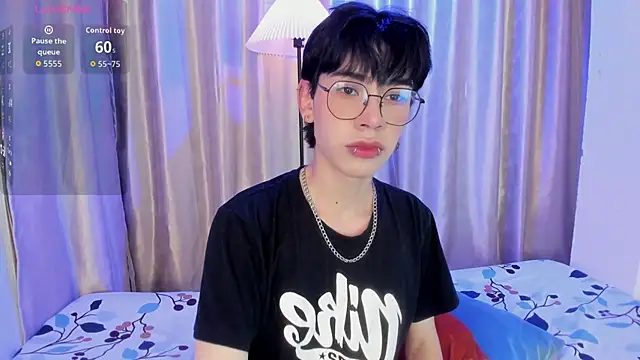 Demian Hush online show from April 3, 2026, 3:37 am