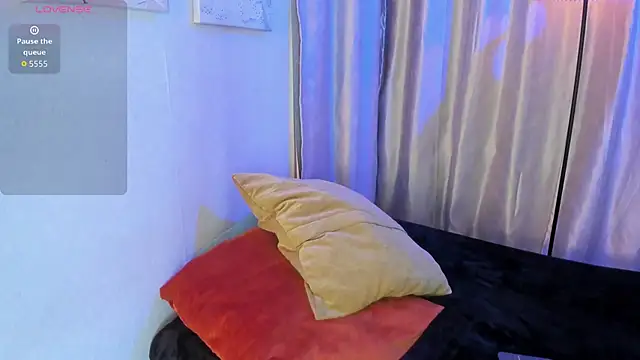 Demian Hush online show from April 10, 2026, 3:34 am