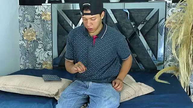 adrian camii online show from April 11, 2026, 7:24 am