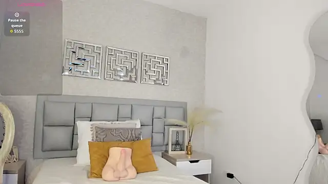 luna forever7 online show from April 17, 2026, 6:44 pm