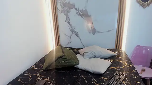 Nahomii  Doll online show from March 13, 2026, 8:04 pm