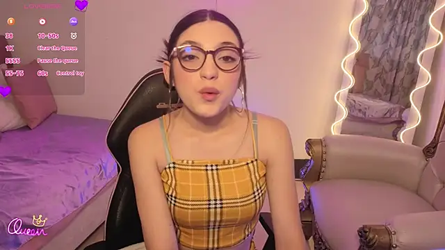 MAHYRA TAY online show from February 13, 2026, 7:21 pm