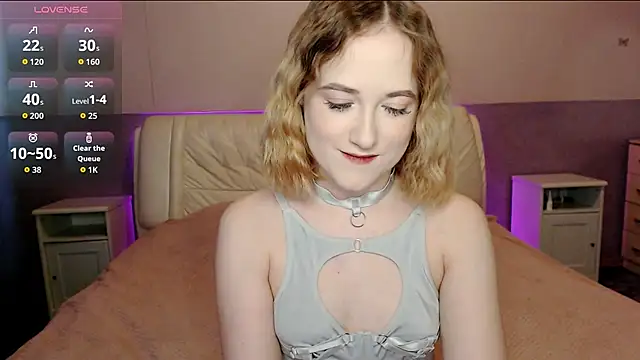 Snapshot of sofi_x_moon chatting on March 2, 2026, 4:14 am sofi x moon online show from March 2, 2026, 4:14 am