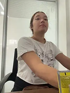 Emily Harpeer online show from April 6, 2026, 11:44 am