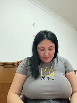 Snapshot of Amber_Sinn chatting on May 25, 2026, 6:25 pm Amber Sinn online show from May 25, 2026, 6:25 pm