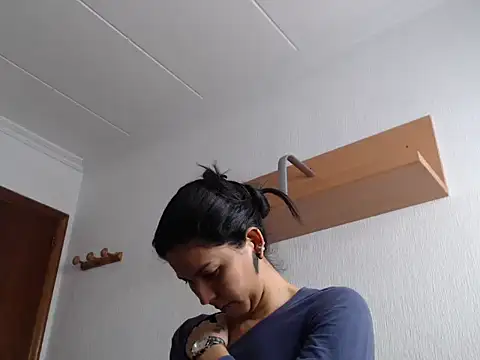 Snapshot of ZeforAitanna chatting on February 11, 2026, 10:20 am ZeforAitanna online show from February 11, 2026, 10:20 am