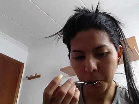 Snapshot of ZeforAitanna chatting on February 17, 2026, 2:24 pm ZeforAitanna online show from February 17, 2026, 2:24 pm