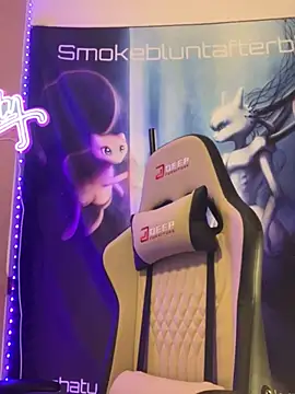 Snapshot of Smokebluntafterblunt chatting on February 15, 2026, 12:25 pm Smokebluntafterblunt online show from February 15, 2026, 12:25 pm