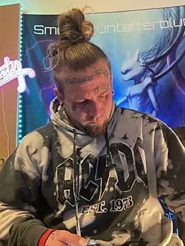 Snapshot of Smokebluntafterblunt chatting on February 16, 2026, 2:24 pm Smokebluntafterblunt online show from February 16, 2026, 2:24 pm