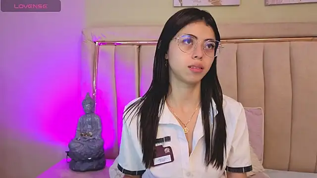Mia Naive online show from May 9, 2026, 11:26 am