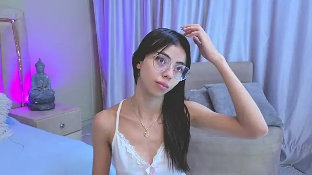 Mia Naive online show from May 18, 2026, 12:22 pm