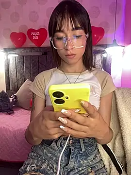 alahia pink online show from February 18, 2026, 3:13 am