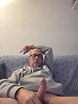 pareja47 online show from February 23, 2026, 8:44 am