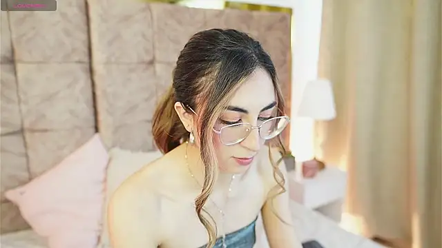 Snapshot of EmmaClark__ chatting on February 21, 2026, 1:56 pm EmmaClark online show from February 21, 2026, 1:56 pm