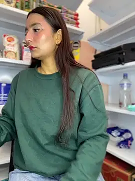 -BabyLuna online show from April 9, 2026, 12:32 pm