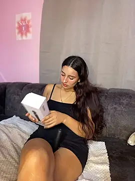 -BabyLuna online show from April 17, 2026, 1:03 pm