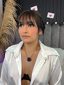 Snapshot of Nanda_vixen_ chatting on February 15, 2026, 9:00 pm Nanda vixen online show from February 15, 2026, 9:00 pm