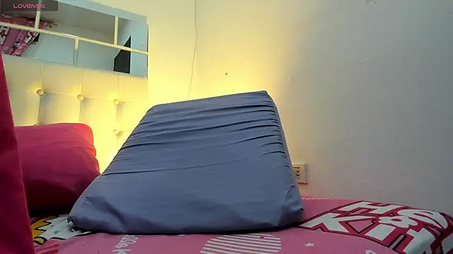 Snapshot of MiaEvans0 chatting on May 30, 2026, 6:05 pm MiaEvans0 online show from May 30, 2026, 6:05 pm
