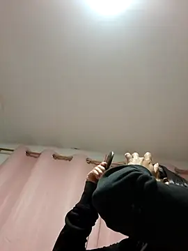 Ariana Castillo   online show from March 4, 2026, 11:38 am