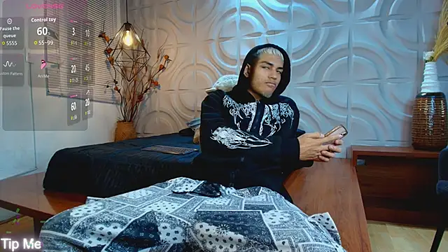 Snapshot of ItsZairen chatting on April 24, 2026, 4:59 am ItsZairen online show from April 24, 2026, 4:59 am