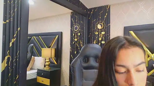 LaurenHazell online show from March 24, 2026, 3:44 am