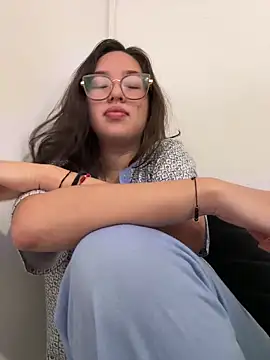 Snapshot of Hornyshow_tv chatting on May 13, 2026, 6:44 am Hornyshow tv online show from May 13, 2026, 6:44 am