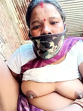 Snapshot of Kirti_sacsena chatting on February 28, 2026, 8:37 am Kirti sacsena online show from February 28, 2026, 8:37 am