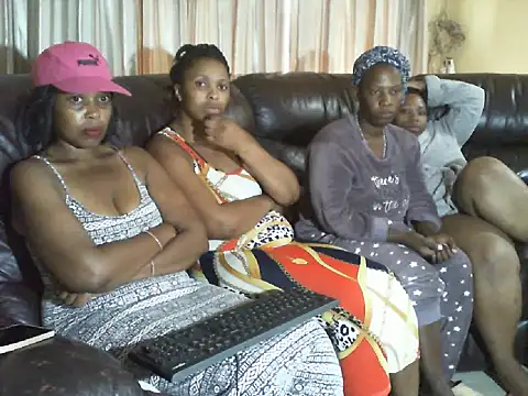 Snapshot of Caramel-Diva chatting on February 25, 2026, 7:07 am Caramel-Diva online show from February 25, 2026, 7:07 am