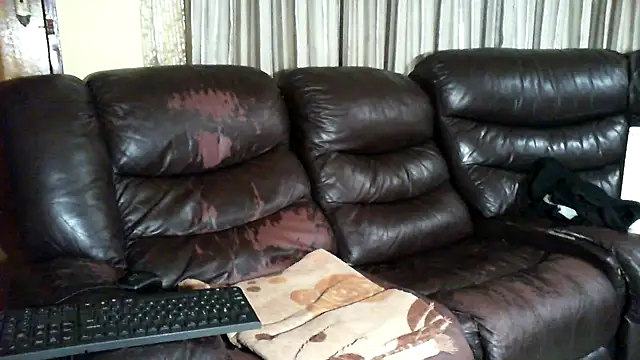 Caramel-Diva online show from April 14, 2026, 4:51 am