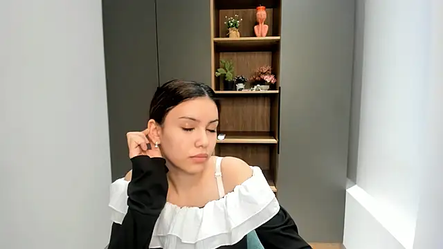 Snapshot of SulemaNeugin chatting on February 10, 2026, 9:13 am SulemaNeugin online show from February 10, 2026, 9:13 am