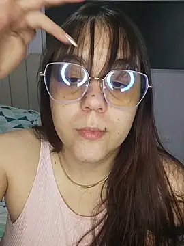 Snapshot of its_lauu_ chatting on February 18, 2026, 3:57 am its lauu online show from February 18, 2026, 3:57 am