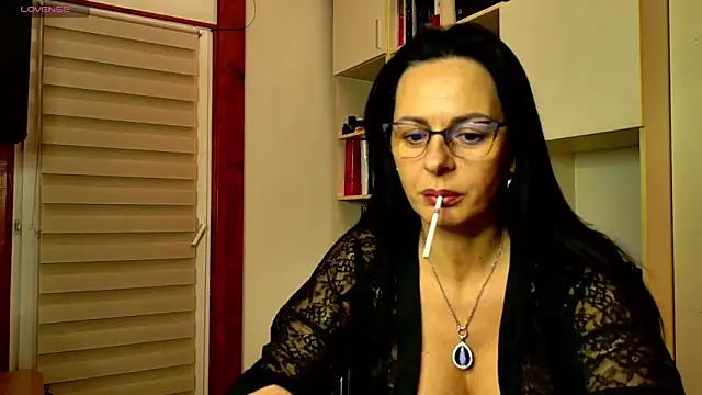 Snapshot of MiriamDelyn chatting on February 28, 2026, 6:09 pm MiriamDelyn online show from February 28, 2026, 6:09 pm