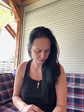 Snapshot of MiriamDelyn chatting on June 2, 2026, 11:01 am MiriamDelyn online show from June 2, 2026, 11:01 am
