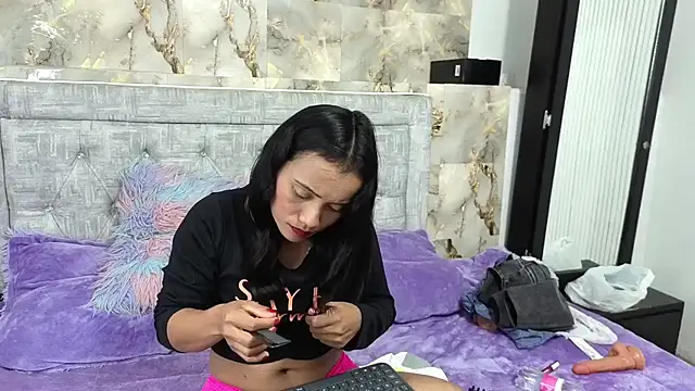 Kimmy london19 online show from April 12, 2026, 1:43 am