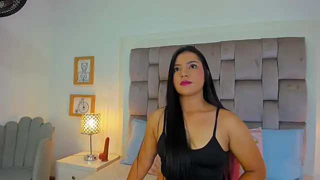 Snapshot of zharia_lux_25 chatting on February 19, 2026, 11:28 am zharia lux 25 online show from February 19, 2026, 11:28 am