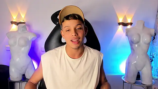 Snapshot of Gael_zambrano chatting on February 24, 2026, 11:47 pm Gael zambrano online show from February 24, 2026, 11:47 pm