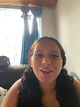 Luna white1 online show from March 9, 2026, 7:40 pm