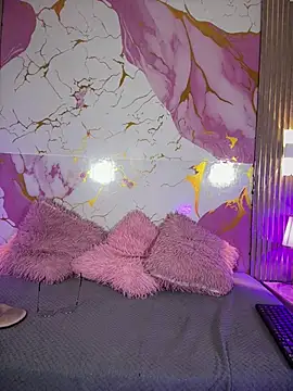 Woo isDaphne online show from April 9, 2026, 10:59 pm