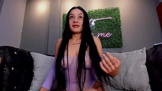 Snapshot of danielebeck chatting on February 15, 2026, 1:31 pm danielebeck online show from February 15, 2026, 1:31 pm