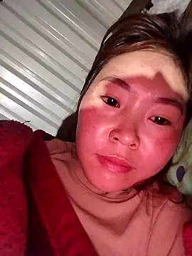 Snapshot of Yiyoongg chatting on February 12, 2026, 11:44 pm Yiyoongg online show from February 12, 2026, 11:44 pm