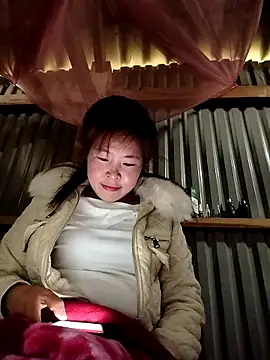 Snapshot of Yiyoongg chatting on February 17, 2026, 2:08 am Yiyoongg online show from February 17, 2026, 2:08 am