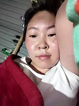 Snapshot of Yiyoongg chatting on February 28, 2026, 11:06 pm Yiyoongg online show from February 28, 2026, 11:06 pm