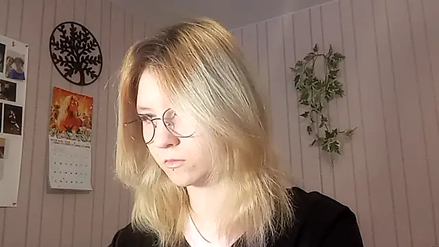 RunawayBr1de online show from February 19, 2026, 2:13 pm